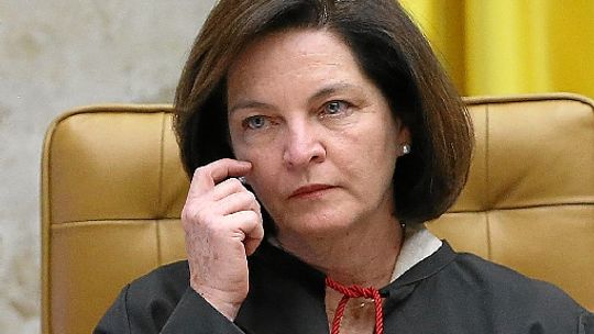 Dodge dá resposta instantânea sobre afastamento de procurador