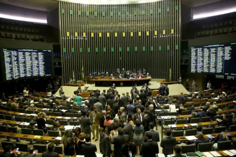 Estudo mostra que 75% dos deputados federais devem se reeleger