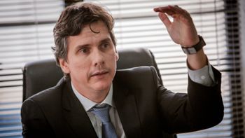 Governo está impedido de conceder reajuste salarial por questão legal, explica secretário