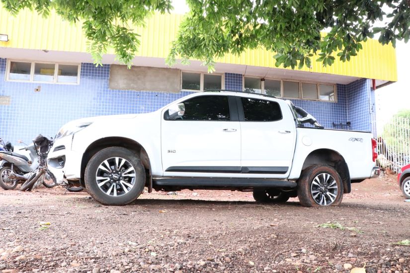 Flagrado com caminhonete roubada, homem afirma que veículo seria levado para Cuiabá 