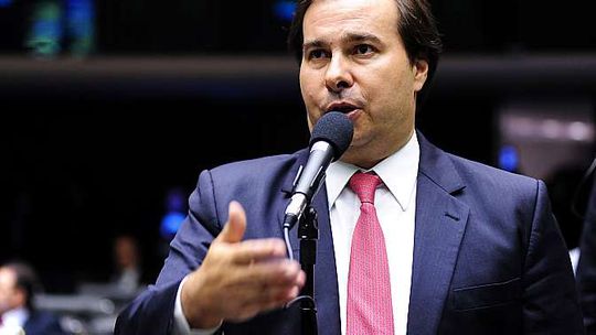 Câmara não precisa dizer 'amém' à Fazenda, afirma Maia sobre dívidas estaduais