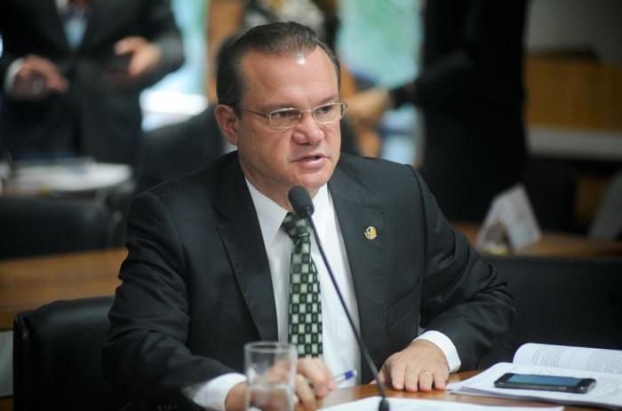 TRE manda PR devolver R$ 1,8 milhão cobrados de servidores