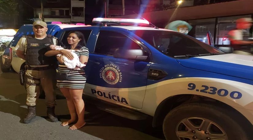 Durante roubo de carro bandidos levam bebê de três meses que é resgatada por PMs