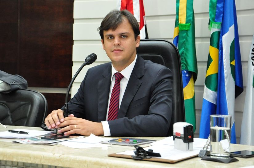 Thiago Silva questiona cobranças abusivas em taxas praticadas por cemitérios