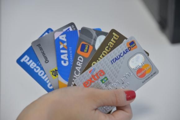 Novas regras para rotativo do cartão de crédito valem a partir de amanhã