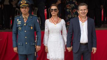 Primeira-dama recebe homenagem do Corpo de Bombeiros
