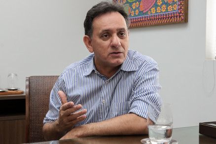 Leitão defende redução de senadores e deputados no País