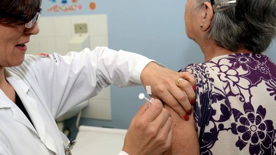 97% dos brasileiros aprovam vacinação infantil em meio a ameaça global de volta de doenças