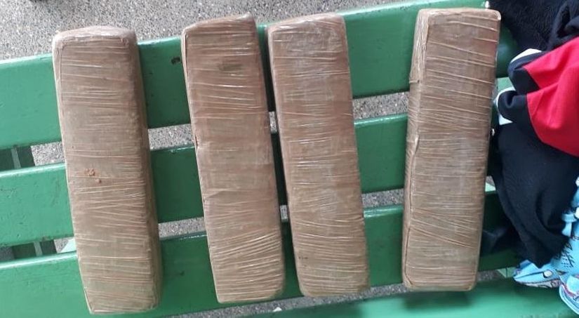 Menor é flagrada com droga na mochila em rodoviária