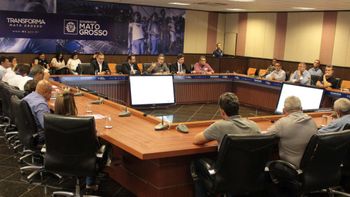Governo apresenta PEC do teto de gastos ao Fórum Sindical