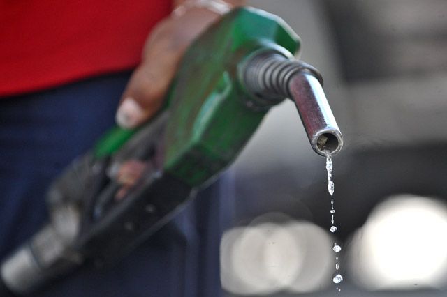 Petrobras reduz em 0,6% preço da gasolina e aumenta em 0,5% o do diesel