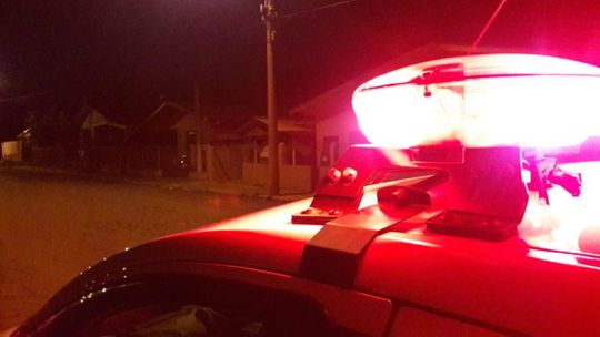 Motorista é baleado no peito ao reagir a roubo e fugir de dupla 