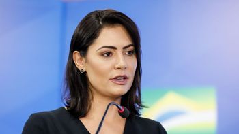 Michelle Bolsonaro tem alta de hospital e retorna ao Alvorada