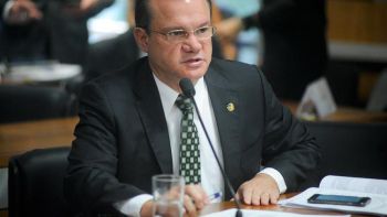 PGR quer que ação contra senador por corrupção vá à Justiça Federal