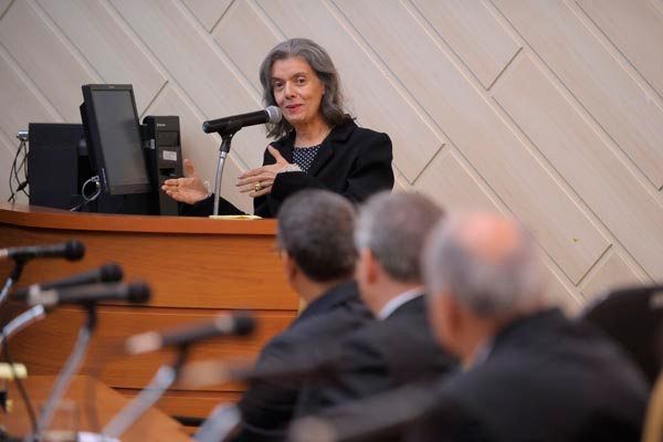 Supremo deve criar grupo de trabalho para acelerar inquéritos