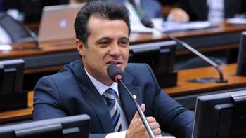 Deputados querem obrigar provedores de internet a bloquear pornografia