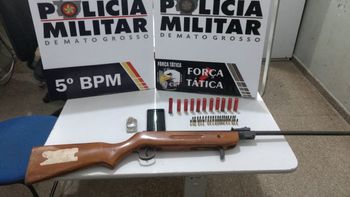 PM apreende espingarda e munições em sítio ao tentar prender foragido da Justiça