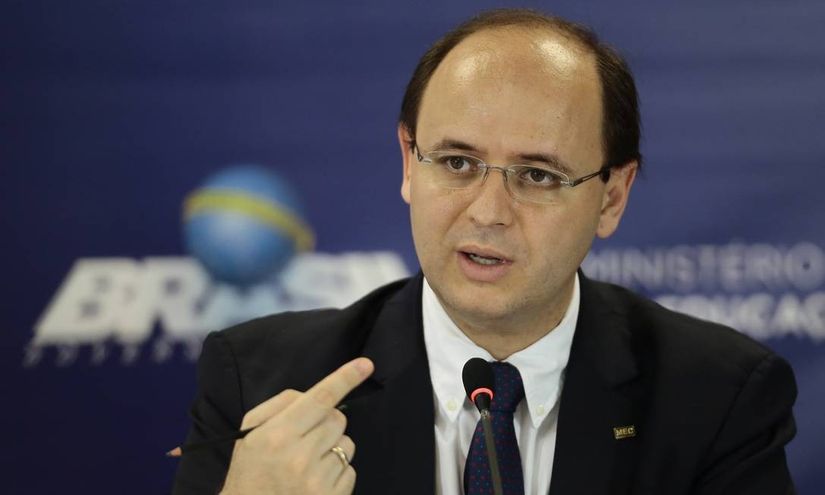 Para ver Enem, tem que mudar segurança das provas, diz ministro