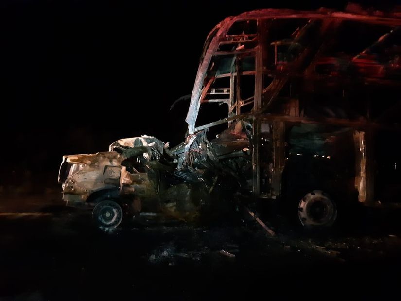 Motorista que morreu carbonizado em acidente na BR-364 é identificado pela perícia 