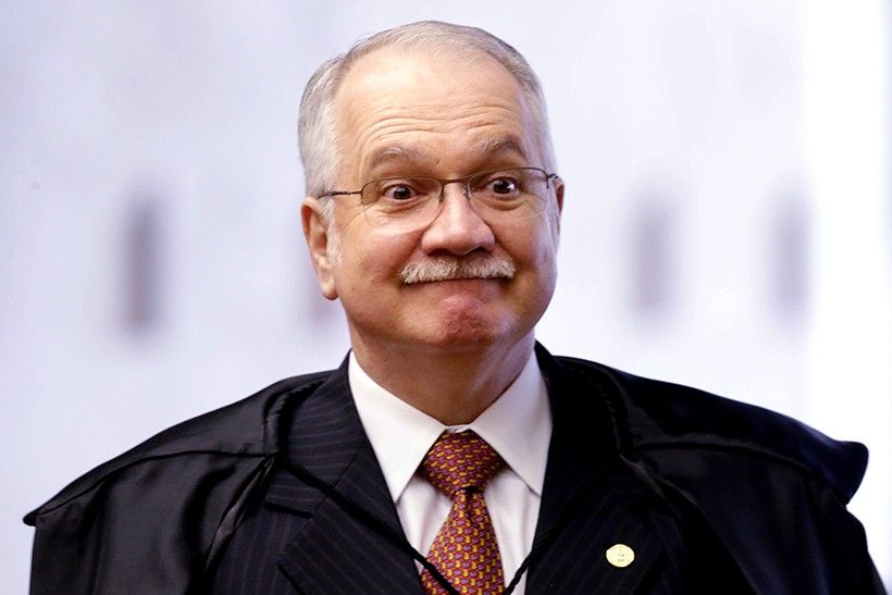Fachin se coloca à disposição para mudar para colegiado da operação no STF