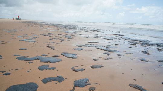 Empresa grega é suspeita do vazamento de óleo, diz Polícia Federal