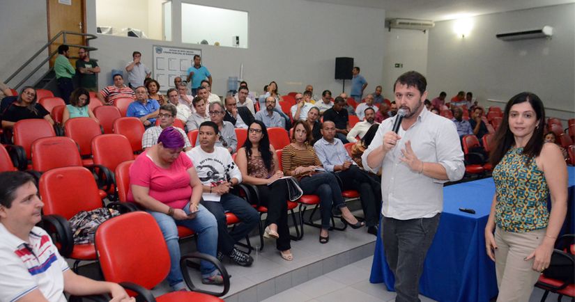 Codeur recebe o cronograma de trabalho da nova empresa responsável pelo projeto