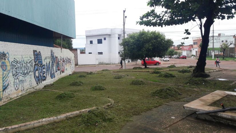 Áreas públicas estão sendo gradeadas pela Coder