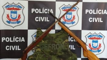 Homens são presos pelas polícias Civil e Militar com armas e munições