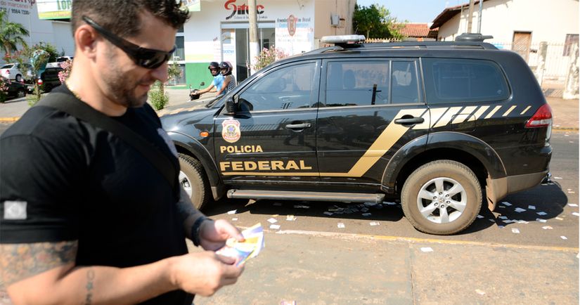 Santinhos ainda são espalhados próximos de sessões eleitorais em Rondonópolis