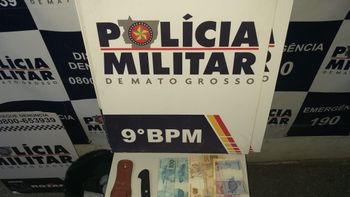 Bandido que realizava roubos em posse de faca é linchado e detido por populares 