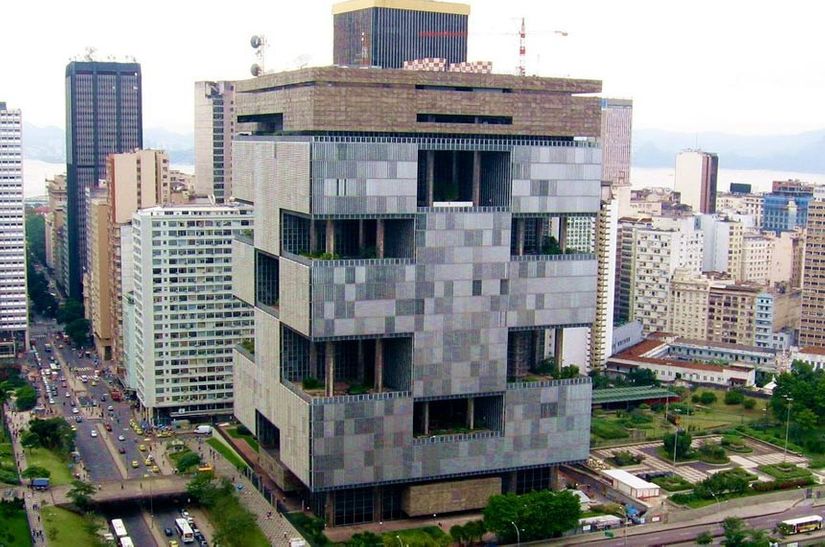 Proposta de emenda à Constituição submete funcionários de estatais a teto salarial