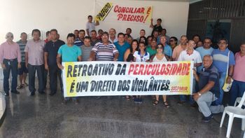Vigilantes da prefeitura protestam por pagamento de retroativo de periculosidade