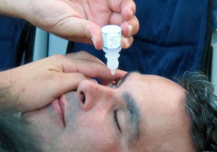 Estudo diz que colírio para vista cansada pode substituir óculos com grau para descanso