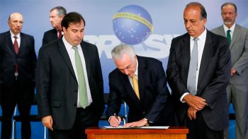 Decreto de intervenção federal exige aprovação parlamentar, mas já está em vigor