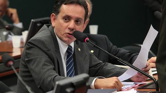 Aprovado projeto de Nilson Leitão que anistia multas por farol apagado