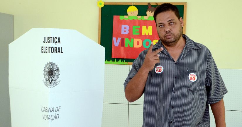 Rubens Cantuário é o primeiro a votar como candidato a prefeito de Rondonópolis