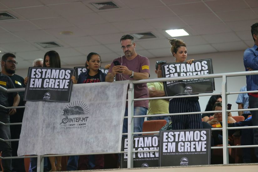 Governador afirma que reajuste para professores só em 2020