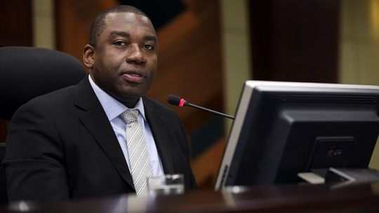 TCE vê irregularidades e mantém suspenso pregão da Saúde de Cuiabá