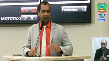 Parlamentares são chamados atenção por excesso de barulho e vereador diz que com ele ninguém grita