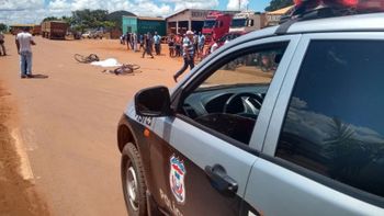 Ciclista de 16 anos morre e outro fica ferido após serem atropelados por carreta