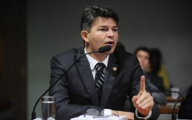 No Senado, Medeiros não abaixa a cabeça para os parlamentares “veteranos”