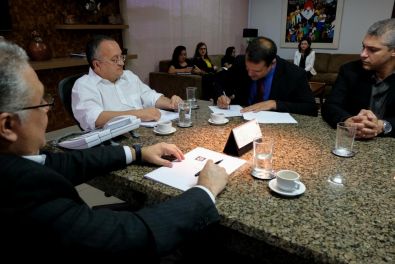 A um mês para o fim do governo, Taques convoca delegados da PJC