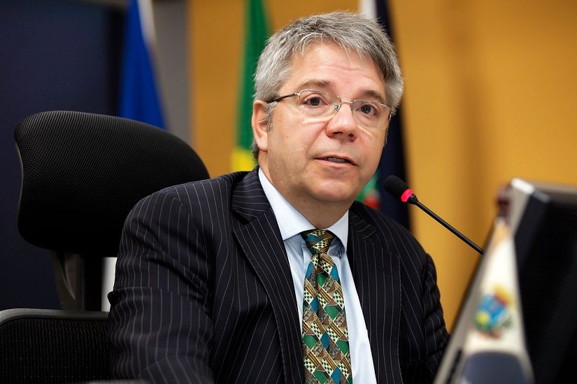 Saúde paga prestadores de serviços com contratos vencidos há mais de 20 anos