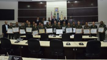 Militares do 18º GAC são homenageados na Câmara