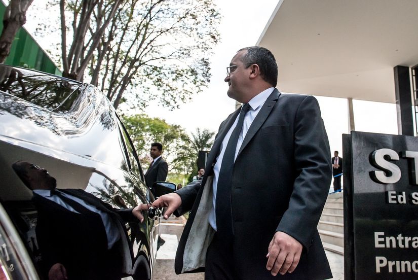 Governador Pedro Taques baixa nova regra que disciplina folha de servidores