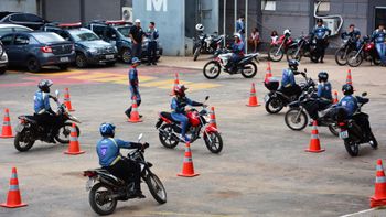 Policiais da Rotam ensinam técnicas de pilotagem segura a motociclistas