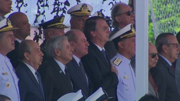 Bolsonaro participa de cerimônia militar no RJ