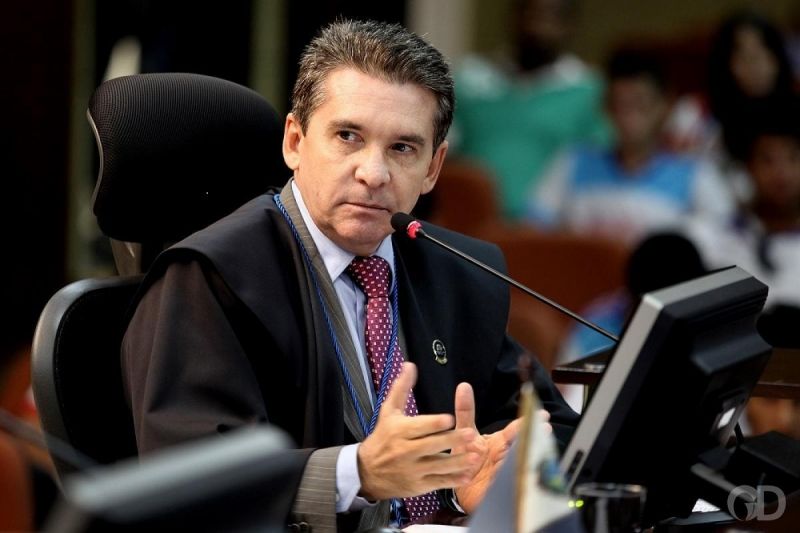 Justiça nega pedido de ex-conselheiro para condenar promotor e procurador do MPE