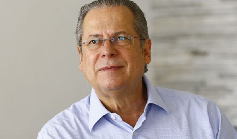 José Dirceu tem até 17h para se entregar à Polícia Federal
