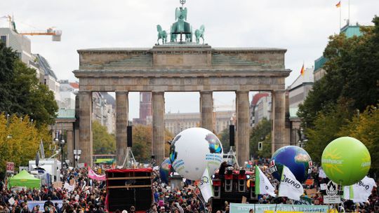 Manifestantes em mais de 150 países defendem o meio ambiente